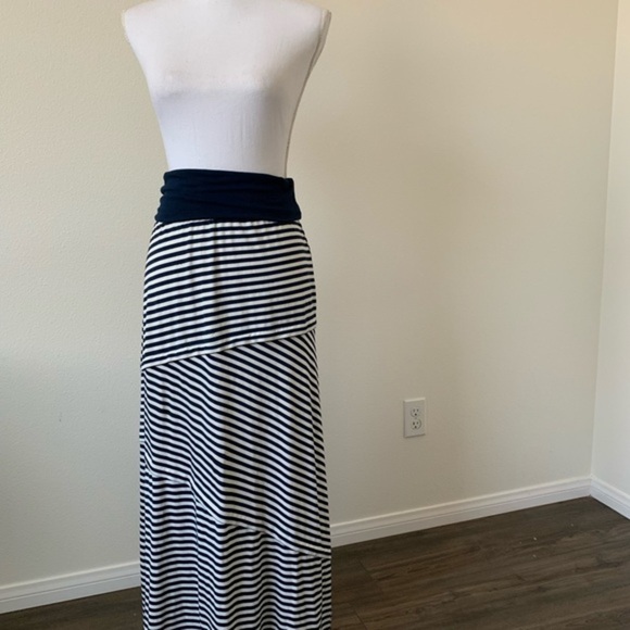 Max studio skirt - Picture 1 of 7